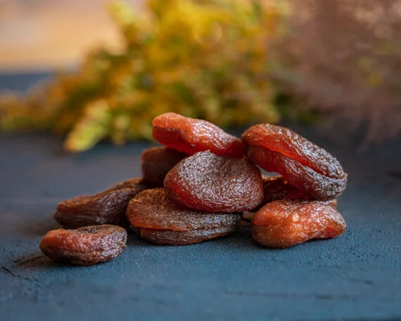 Organic dried apricots